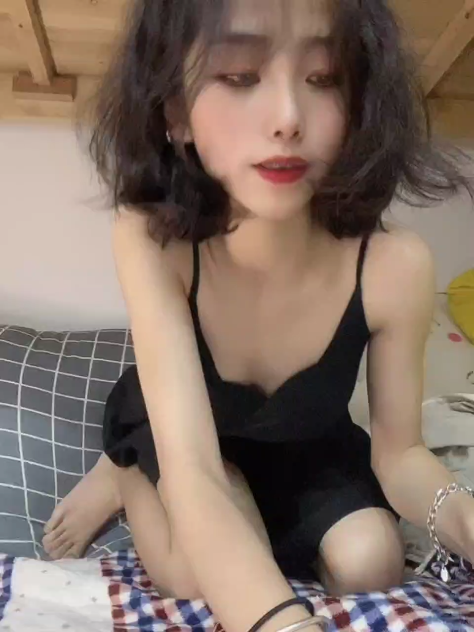 VIET69 E tóc xoăn show hàng trong kí túc xá